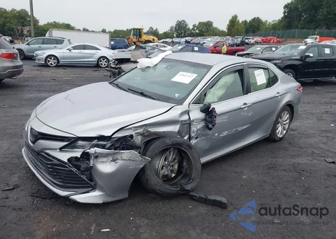 2018 Toyota Camry Le z USA, uszkodzony, nr VIN JTNB11HK5J3011749